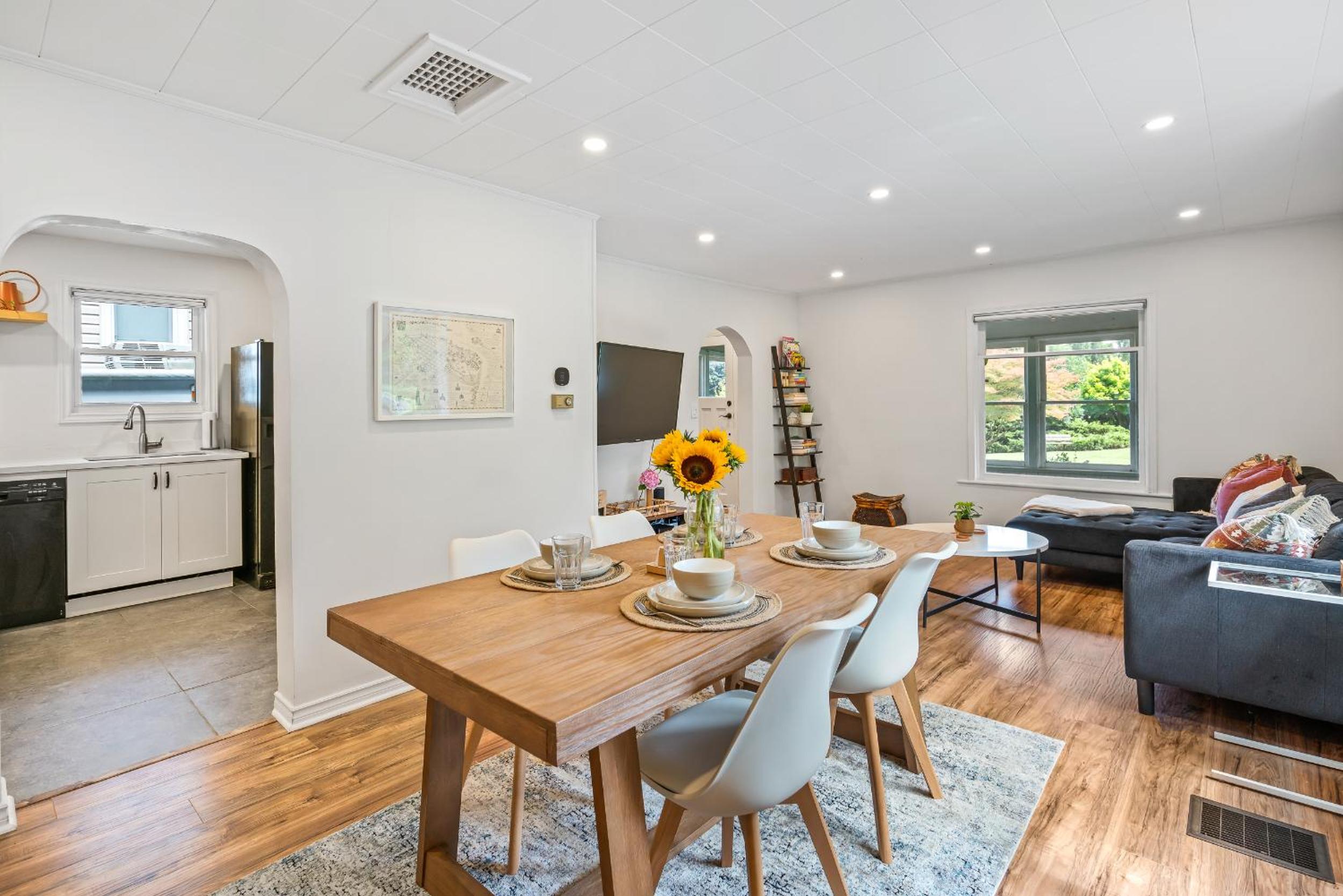Queenston Cottage