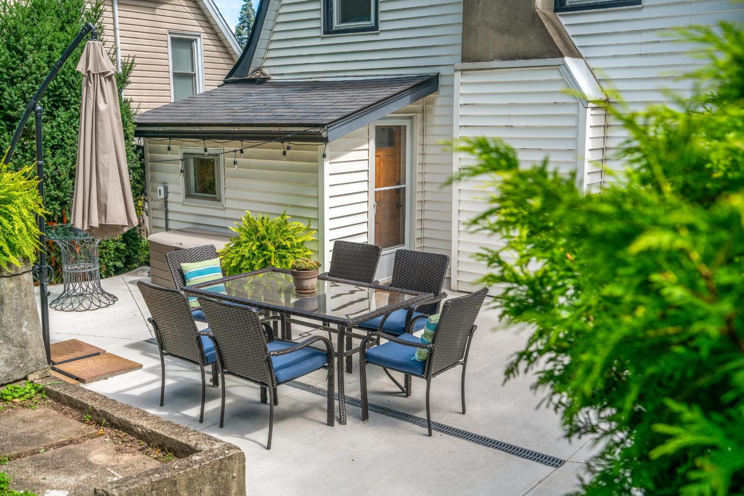 Queenston Cottage