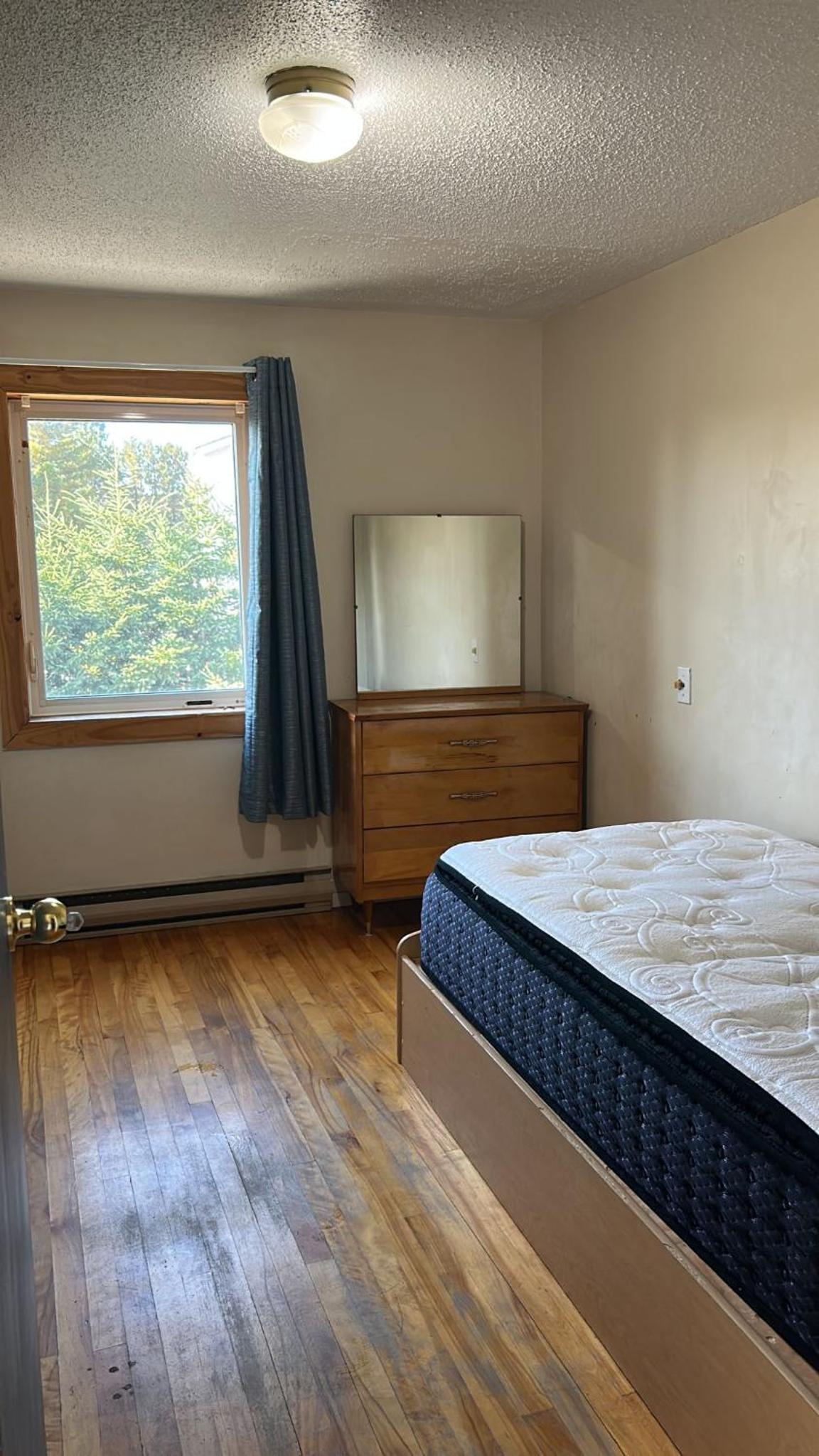 Le1226-Private Room 2 with Free WIFI and Parking