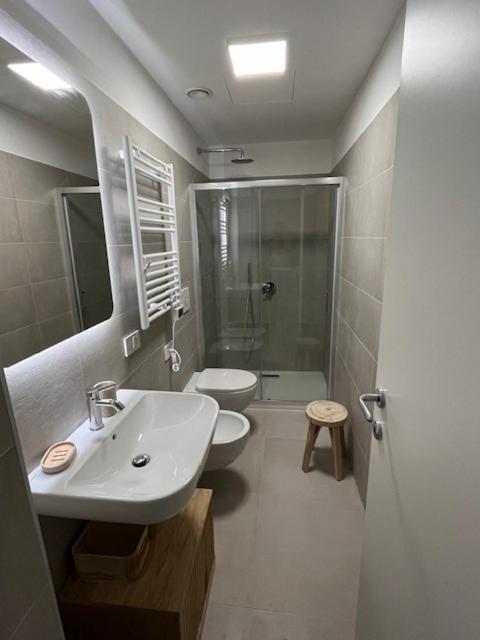 Anna's Lake Apartment en Como — bathroom