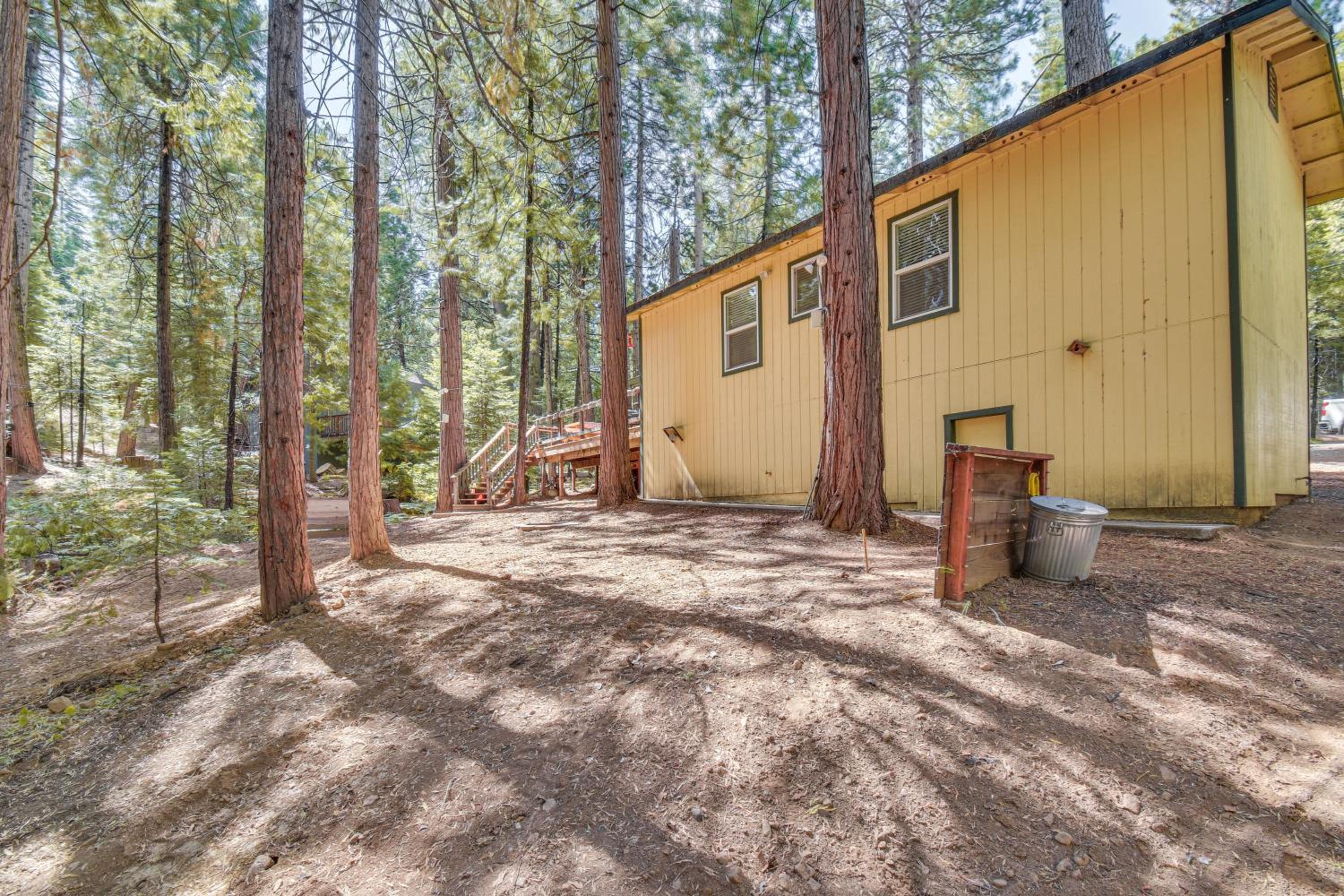 Peaceful Cabin with Deck - 5 Mi to Pinecrest Lake! view 5