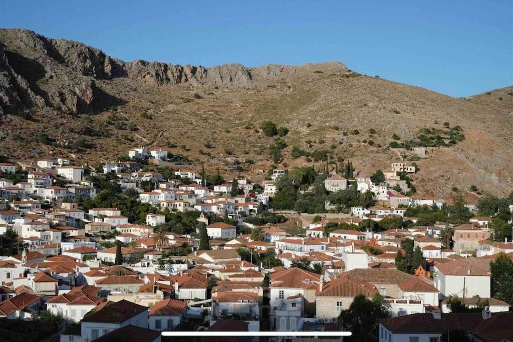Cheerful 3-bedroom villa with gorgeous terraces view 2
