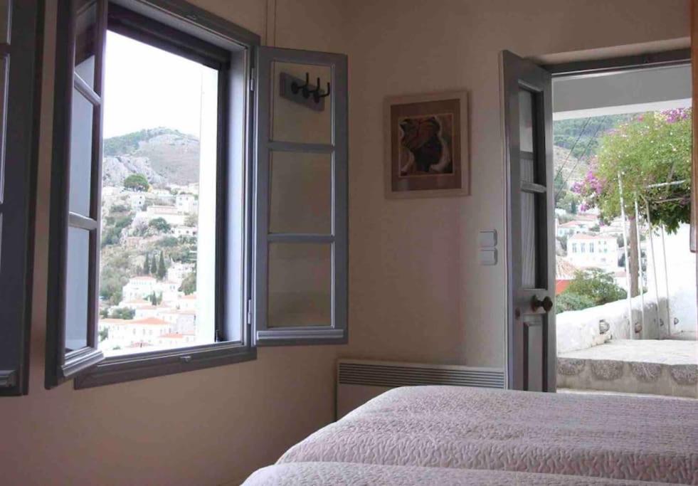 Cheerful 3-bedroom villa with gorgeous terraces view 4