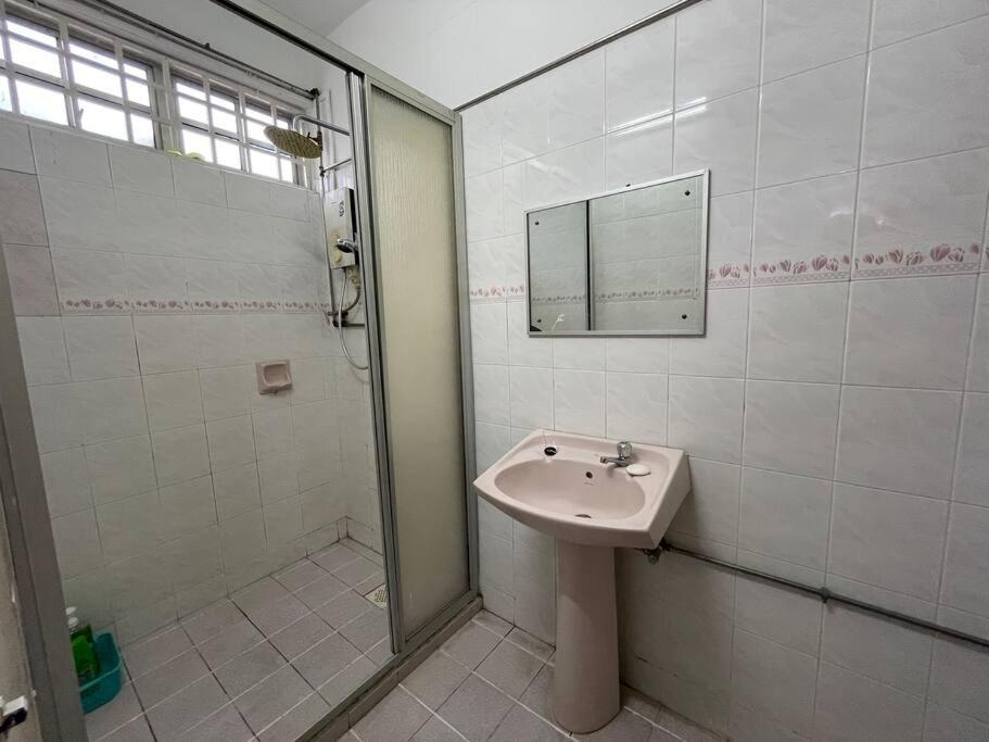 4BR 2Storey Terrace Homestay at Bukit Jambul by SK Vacation Homes photo 2