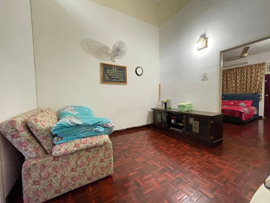 4BR 2Storey Terrace Homestay at Bukit Jambul by SK Vacation Homes photo 4