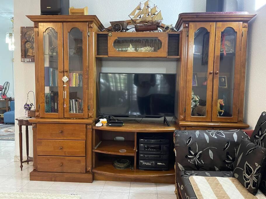 4BR 2Storey Terrace Homestay at Bukit Jambul by SK Vacation Homes photo 7
