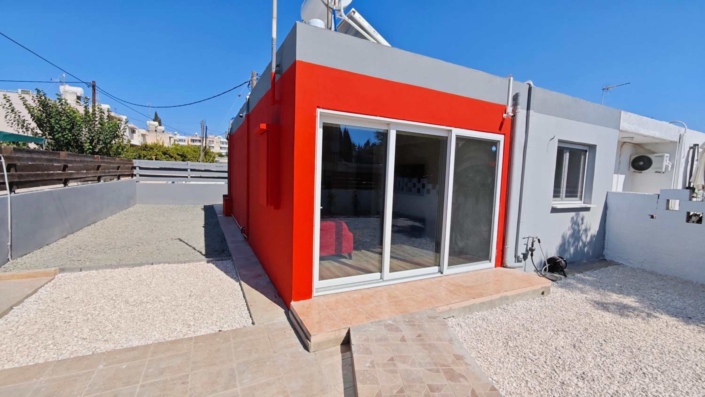 Modern 1-bedroom home in Larnaca with a private garden ideal for long stays and remote work
