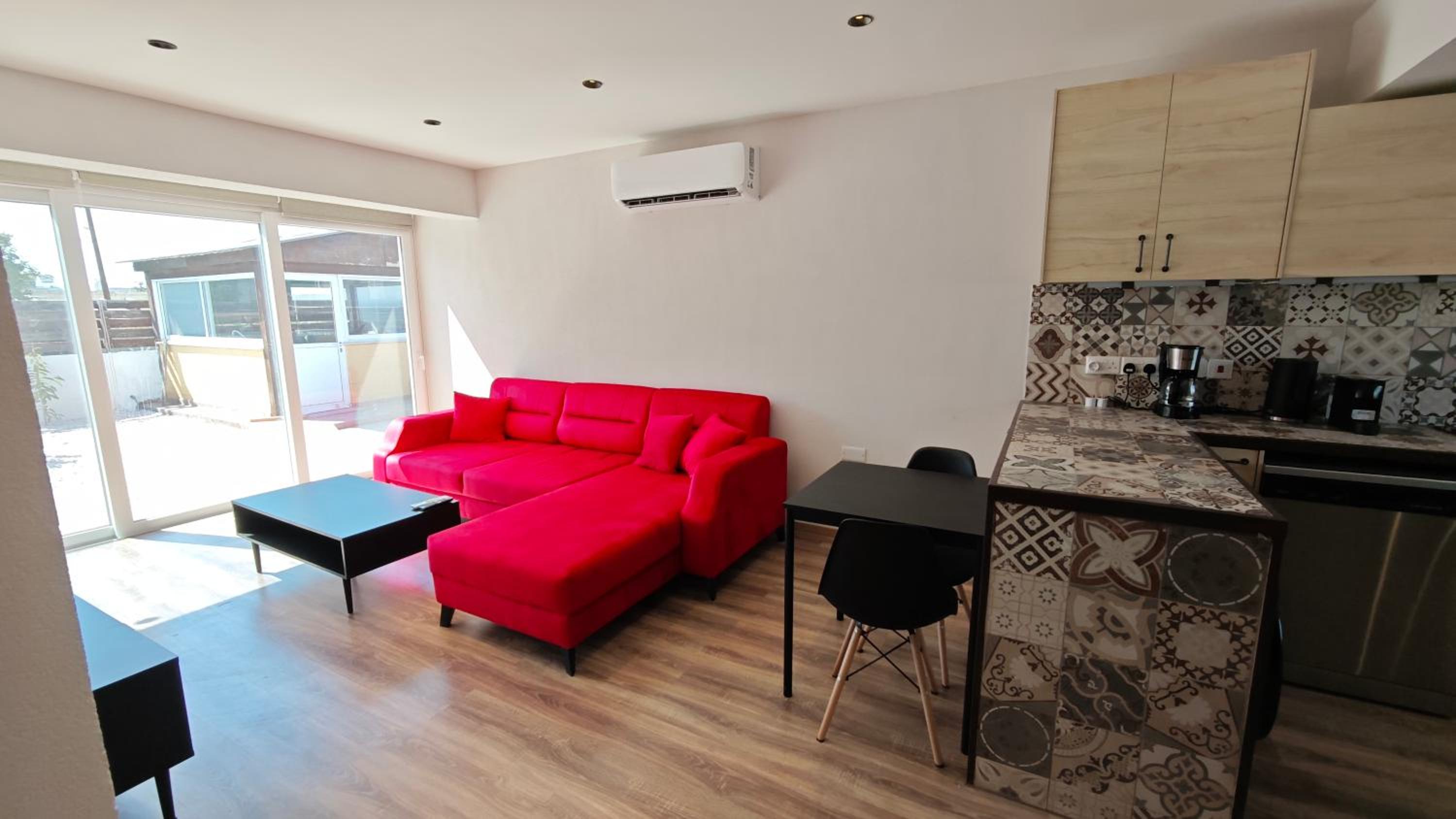 Modern 1-bedroom home in Larnaca with a private garden ideal for long stays and remote work