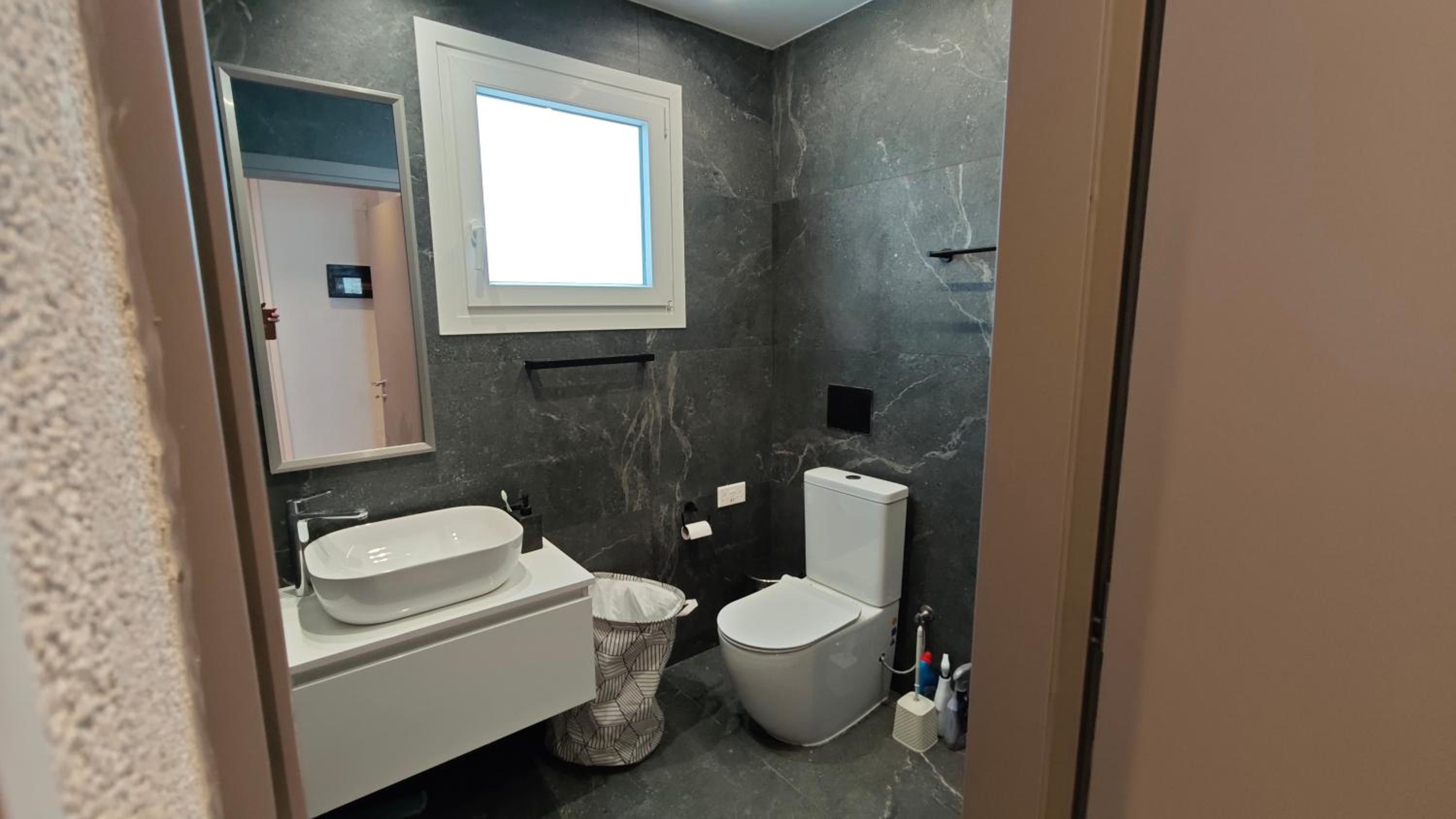 Modern 1-bedroom home in Larnaca with a private garden ideal for long stays and remote work