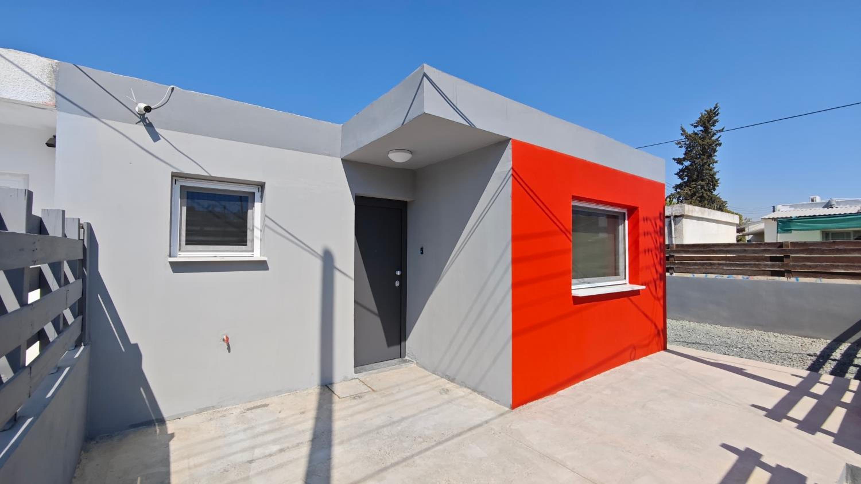 Modern 1-bedroom home in Larnaca with a private garden ideal for long stays and remote work