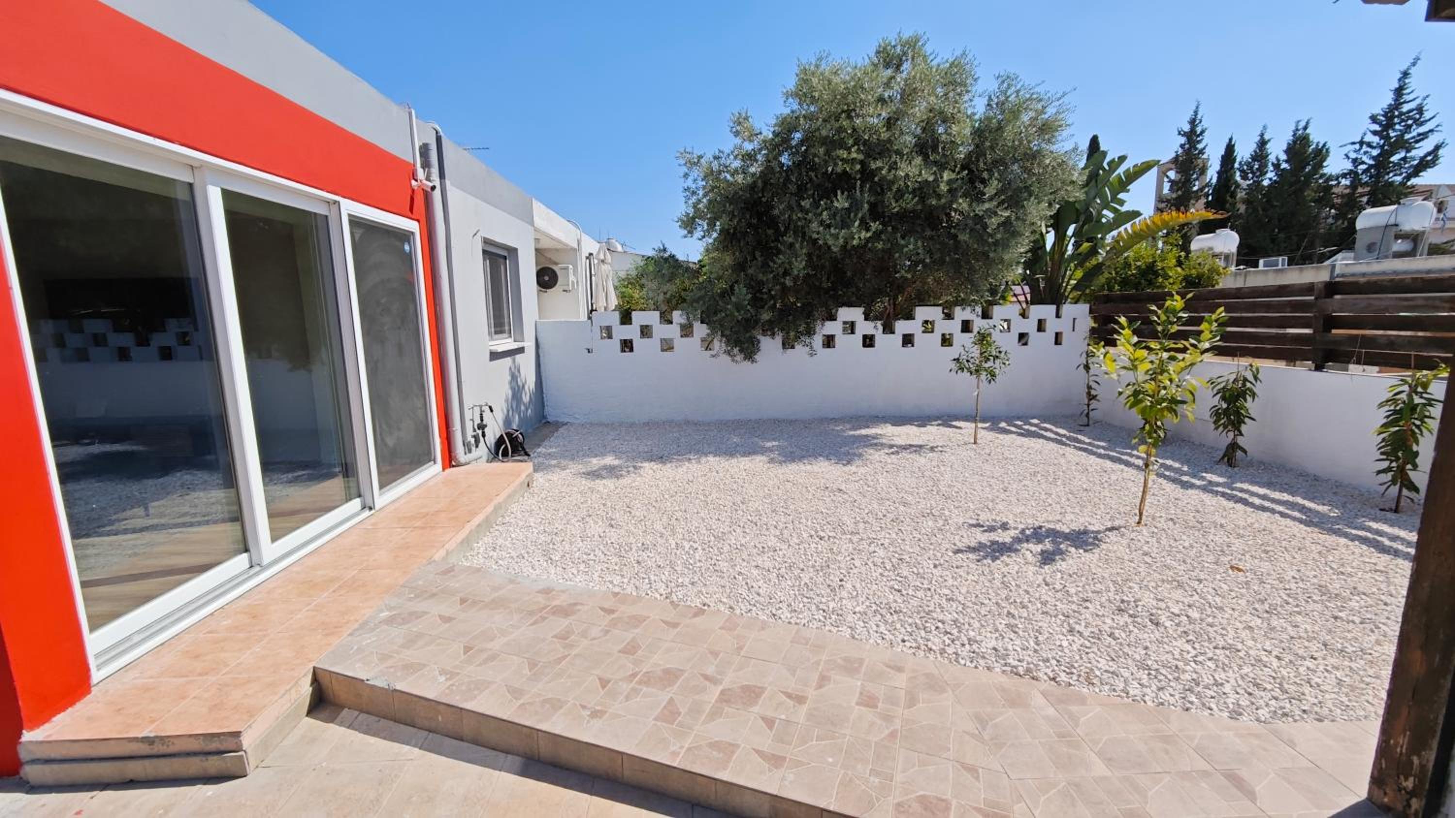 Modern 1-bedroom home in Larnaca with a private garden ideal for long stays and remote work