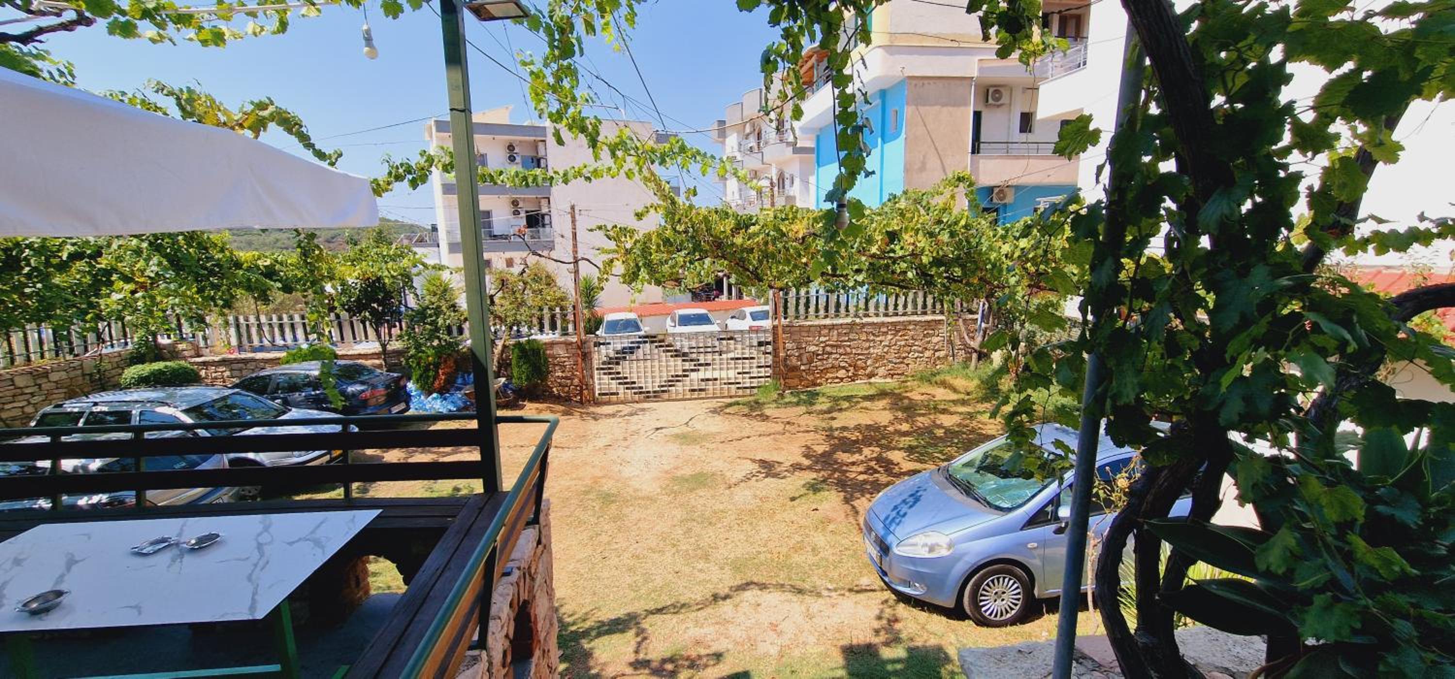Guest house Luiza & Bushati