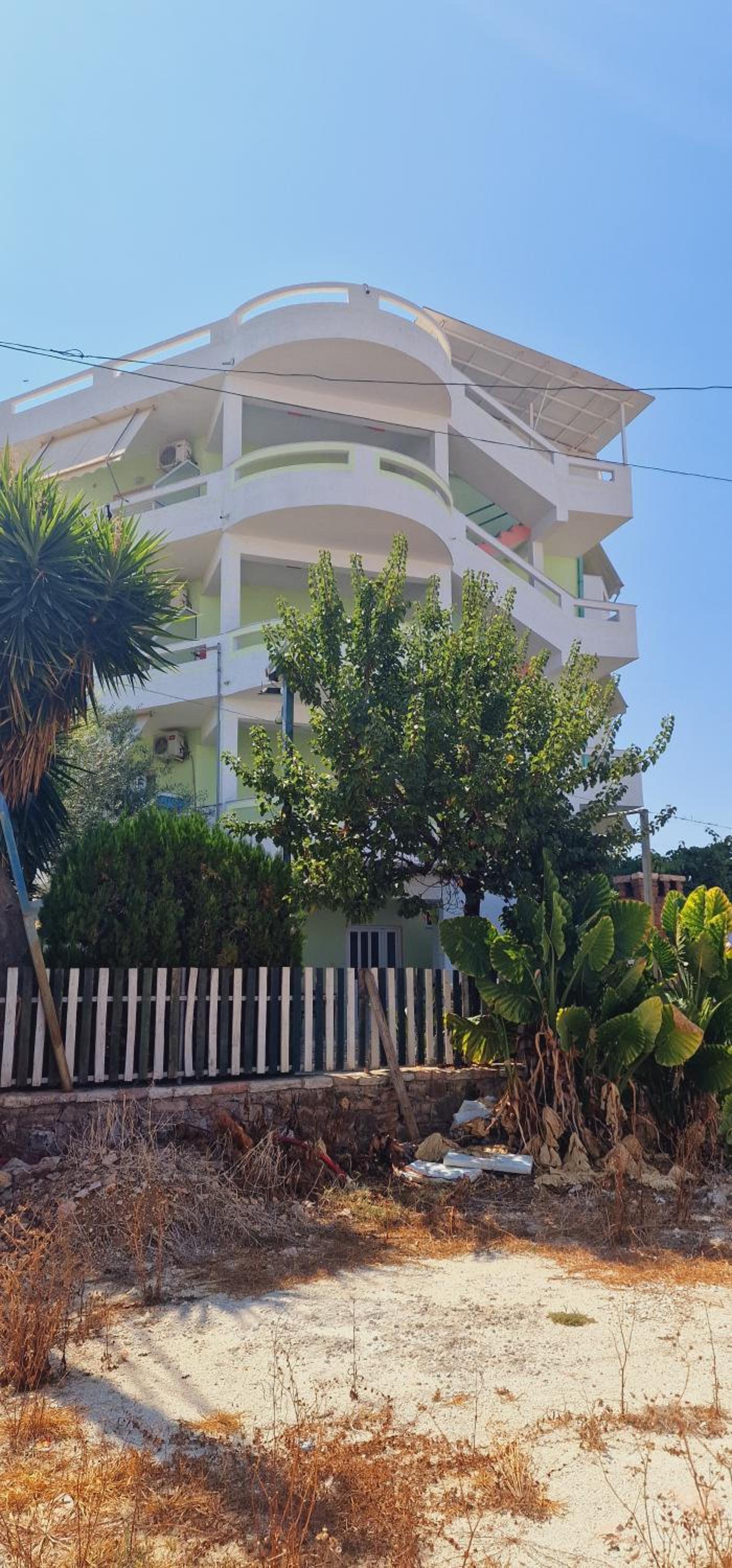 Guest house Luiza & Bushati
