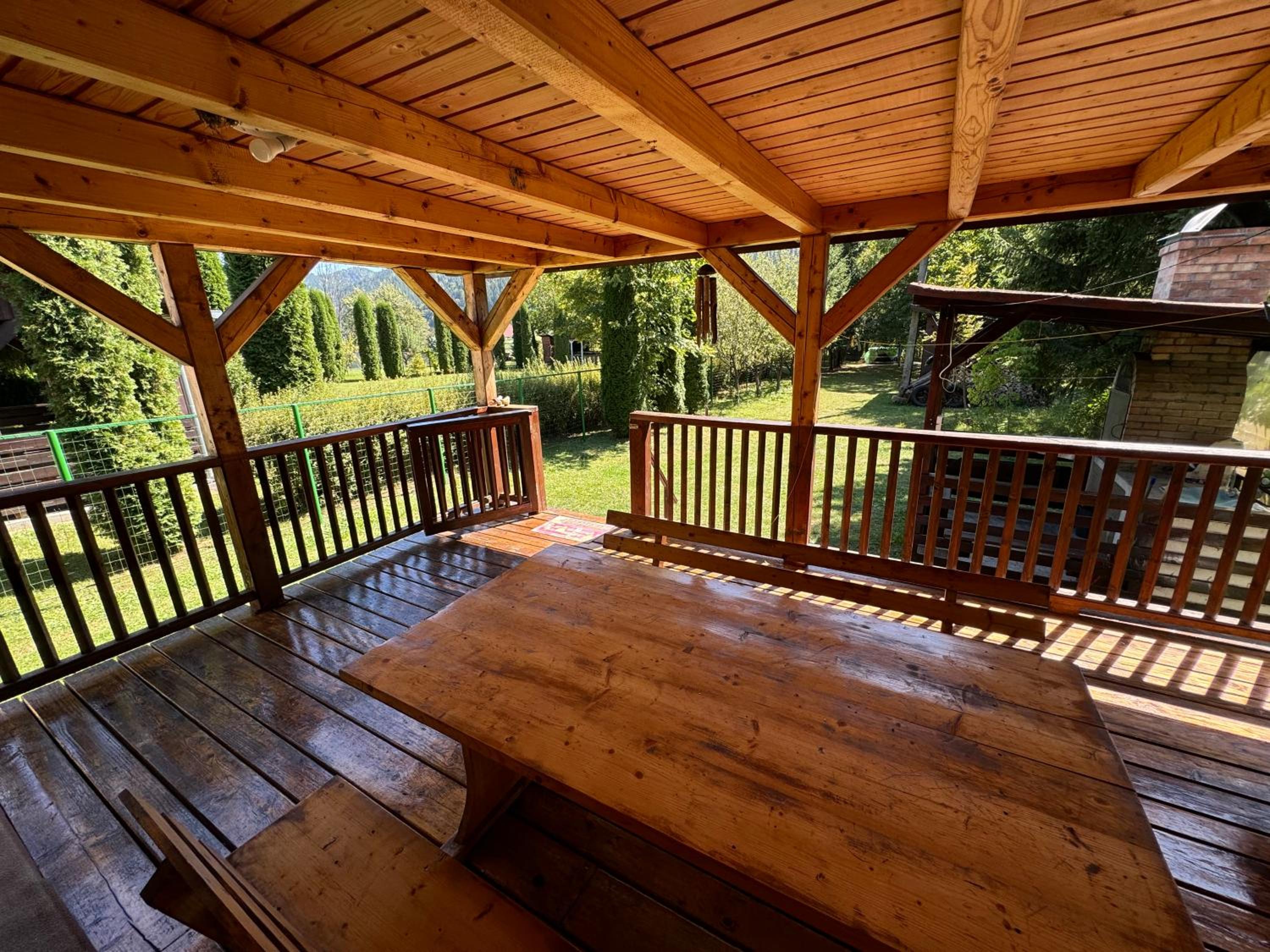 Mountain Cabin Retreat - Terrace, BBQ, Hot Tub