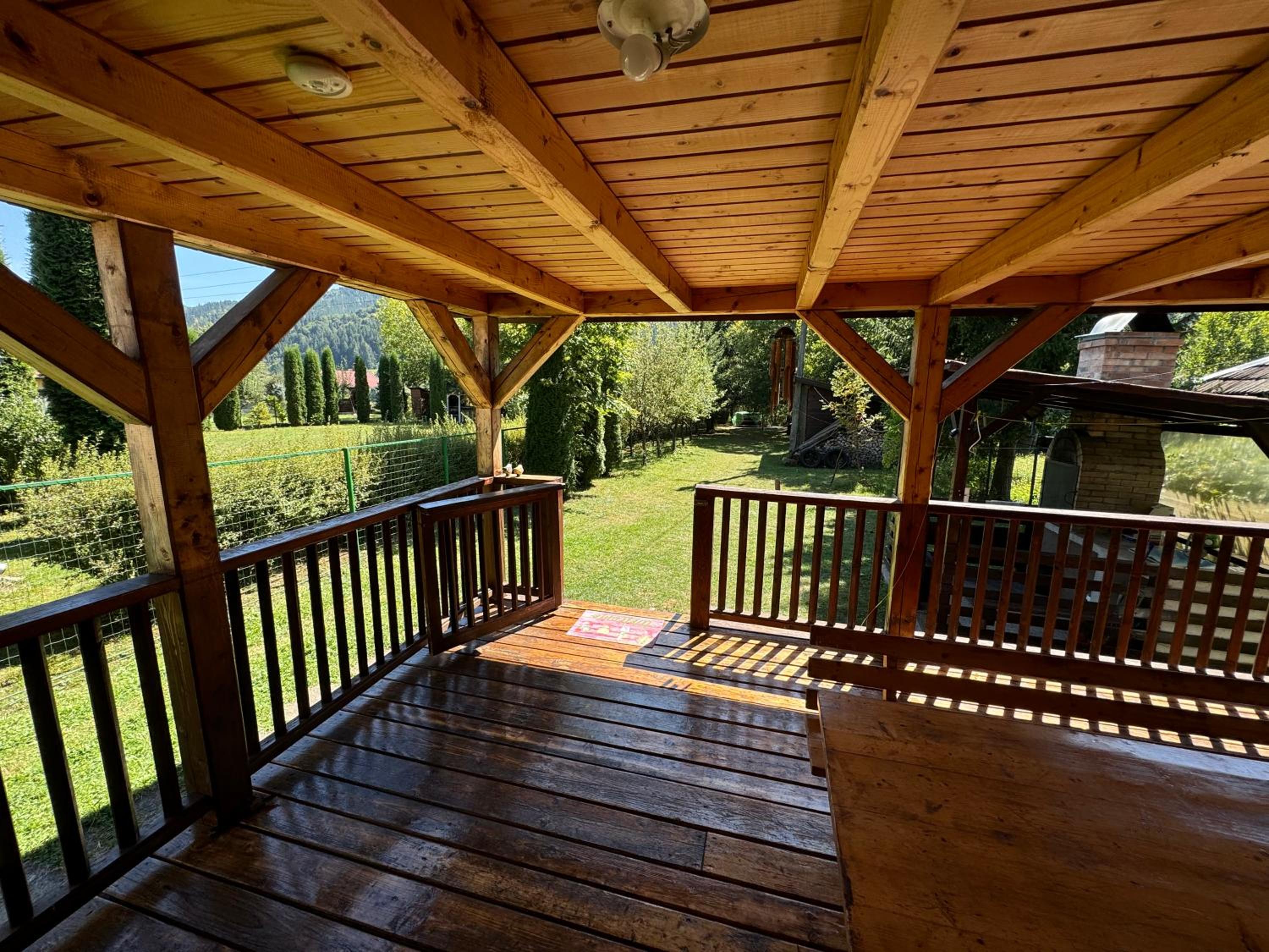 Mountain Cabin Retreat - Terrace, BBQ, Hot Tub