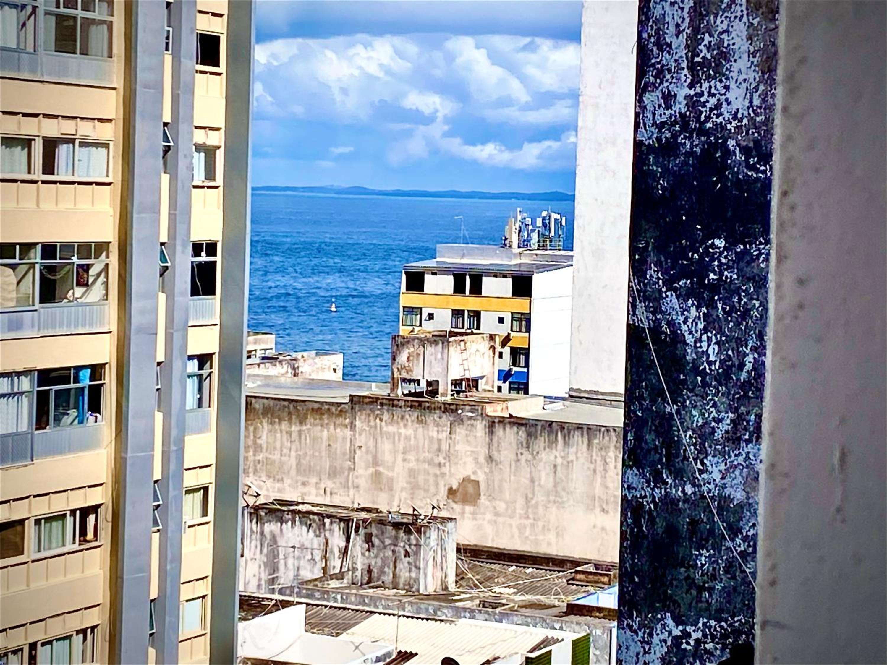 Apto na Barra, próximo ao mar