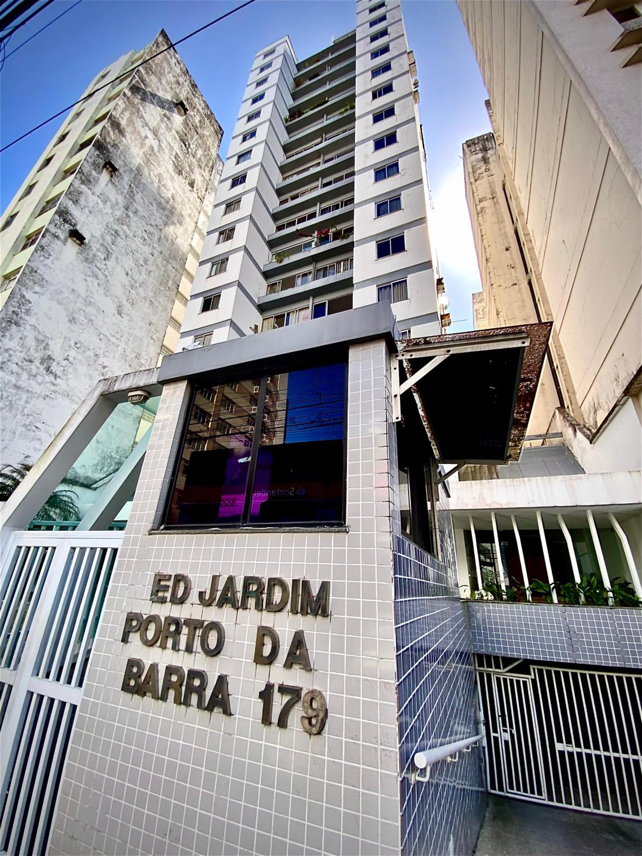 Apto na Barra, próximo ao mar