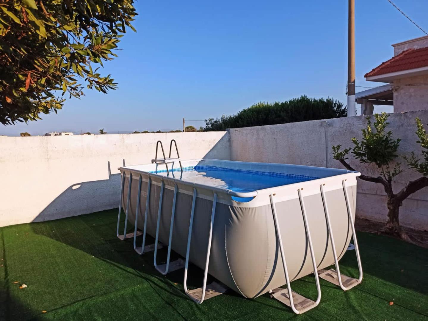 Villetta Misia con Piscina a 350 mt dalla spiaggia Specchiarica di San Pietro in Bevagna view 2