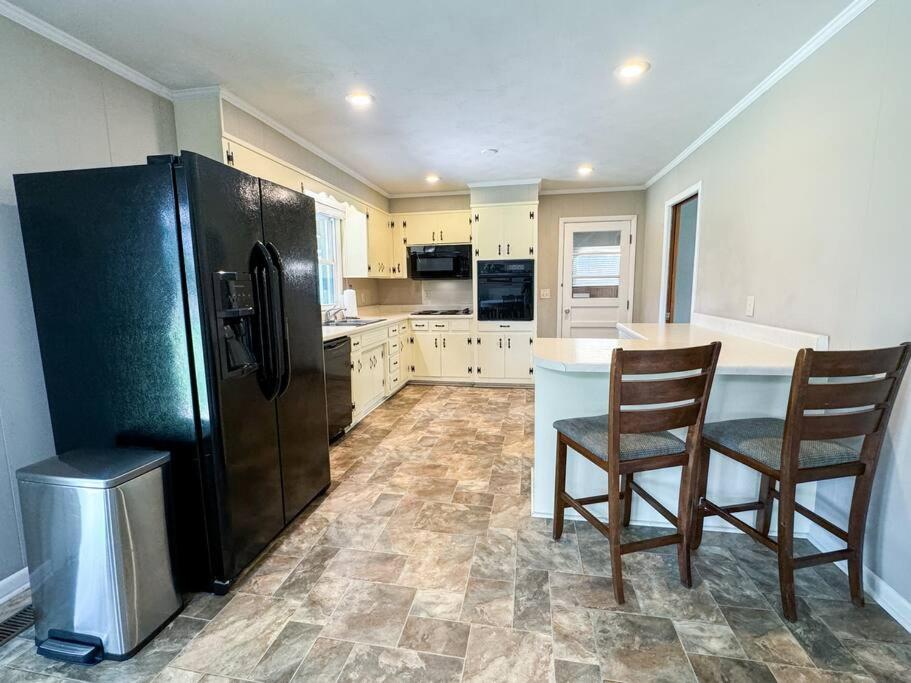 Room For the Family - Large Yard - Gallatin Stays