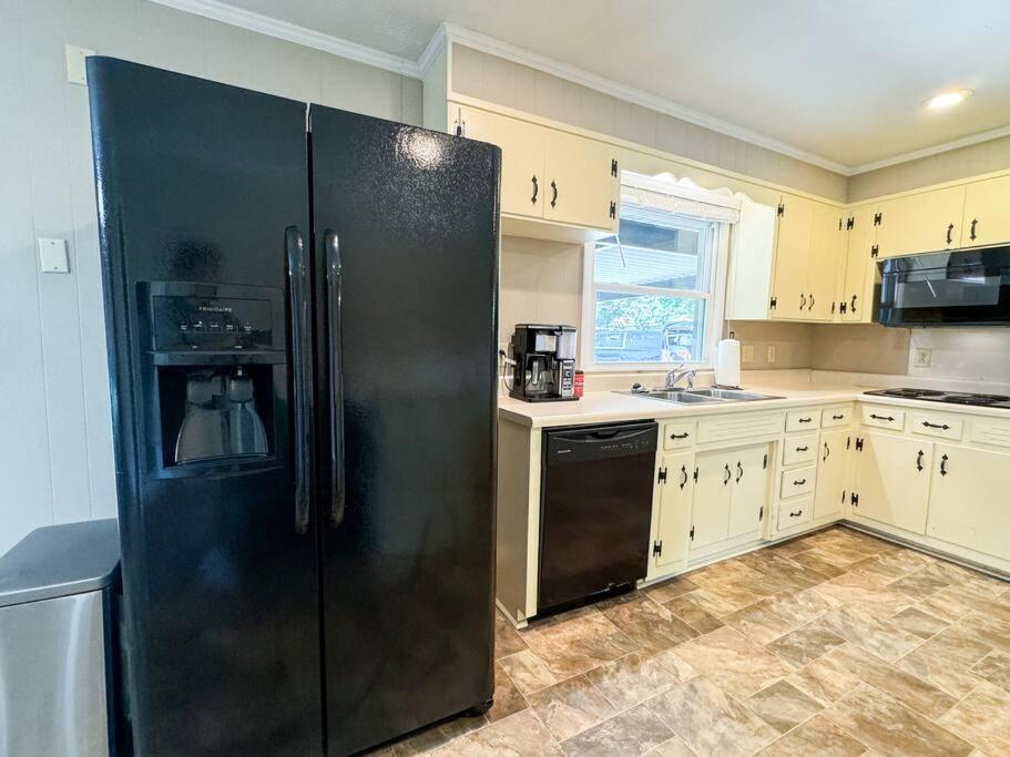 Room For the Family - Large Yard - Gallatin Stays