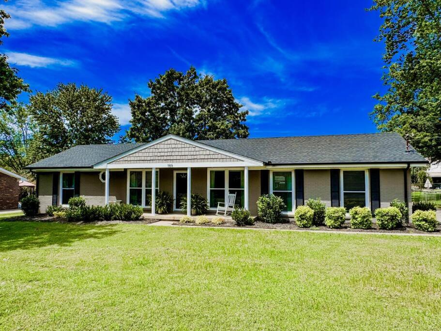 Room For the Family - Large Yard - Gallatin Stays