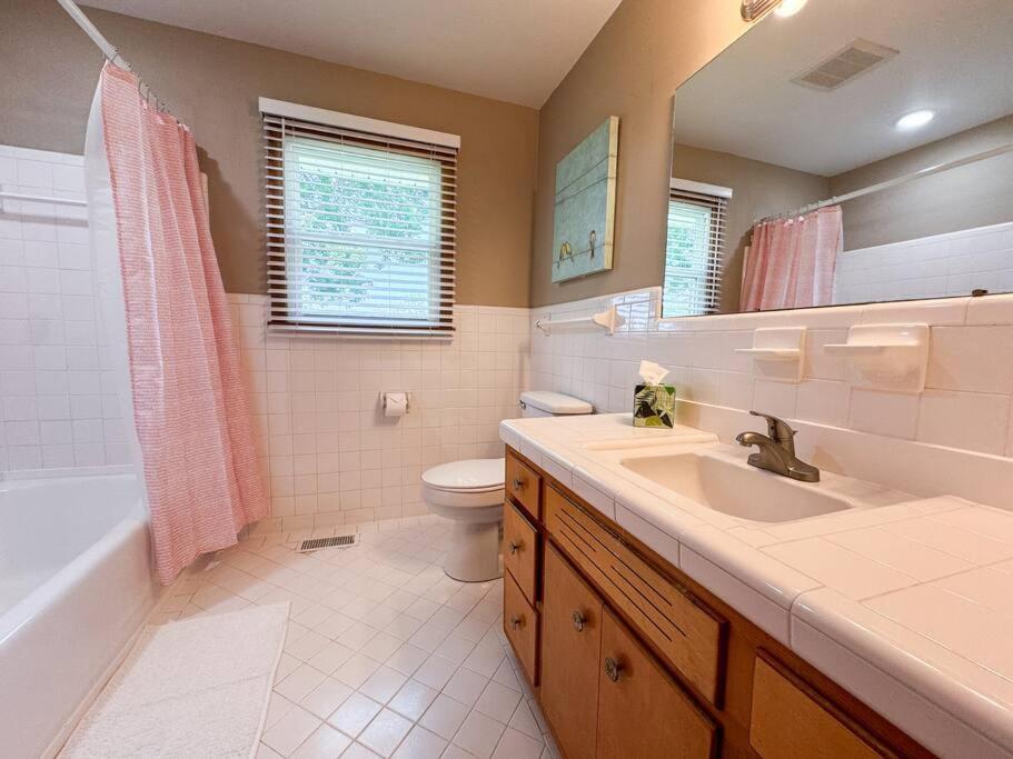 Room For the Family - Large Yard - Gallatin Stays