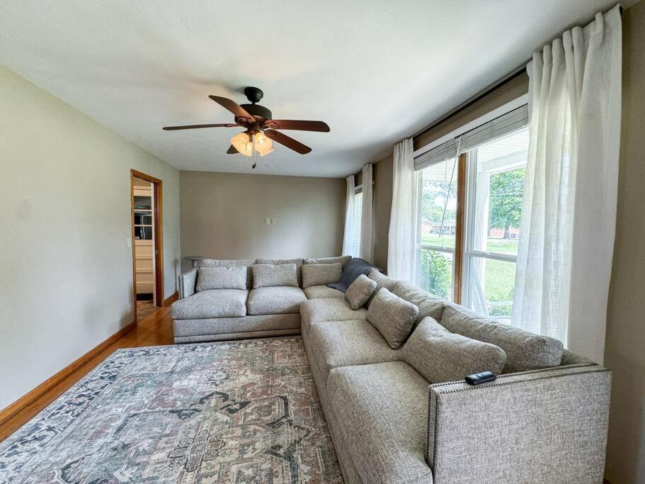 Room For the Family - Large Yard - Gallatin Stays