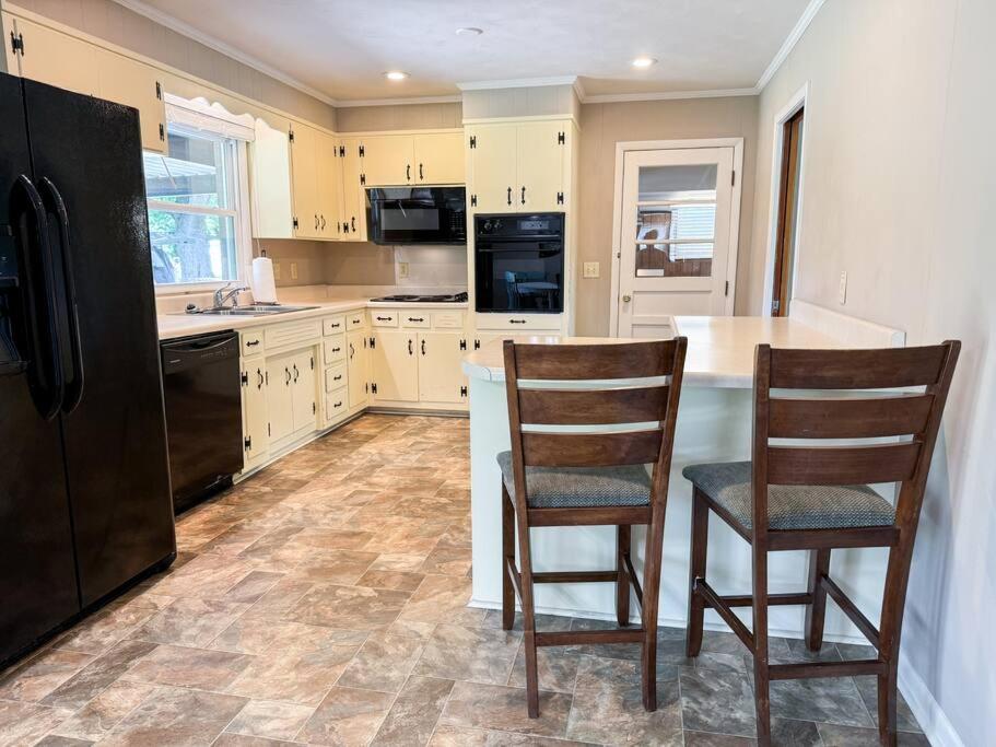 Room For the Family - Large Yard - Gallatin Stays