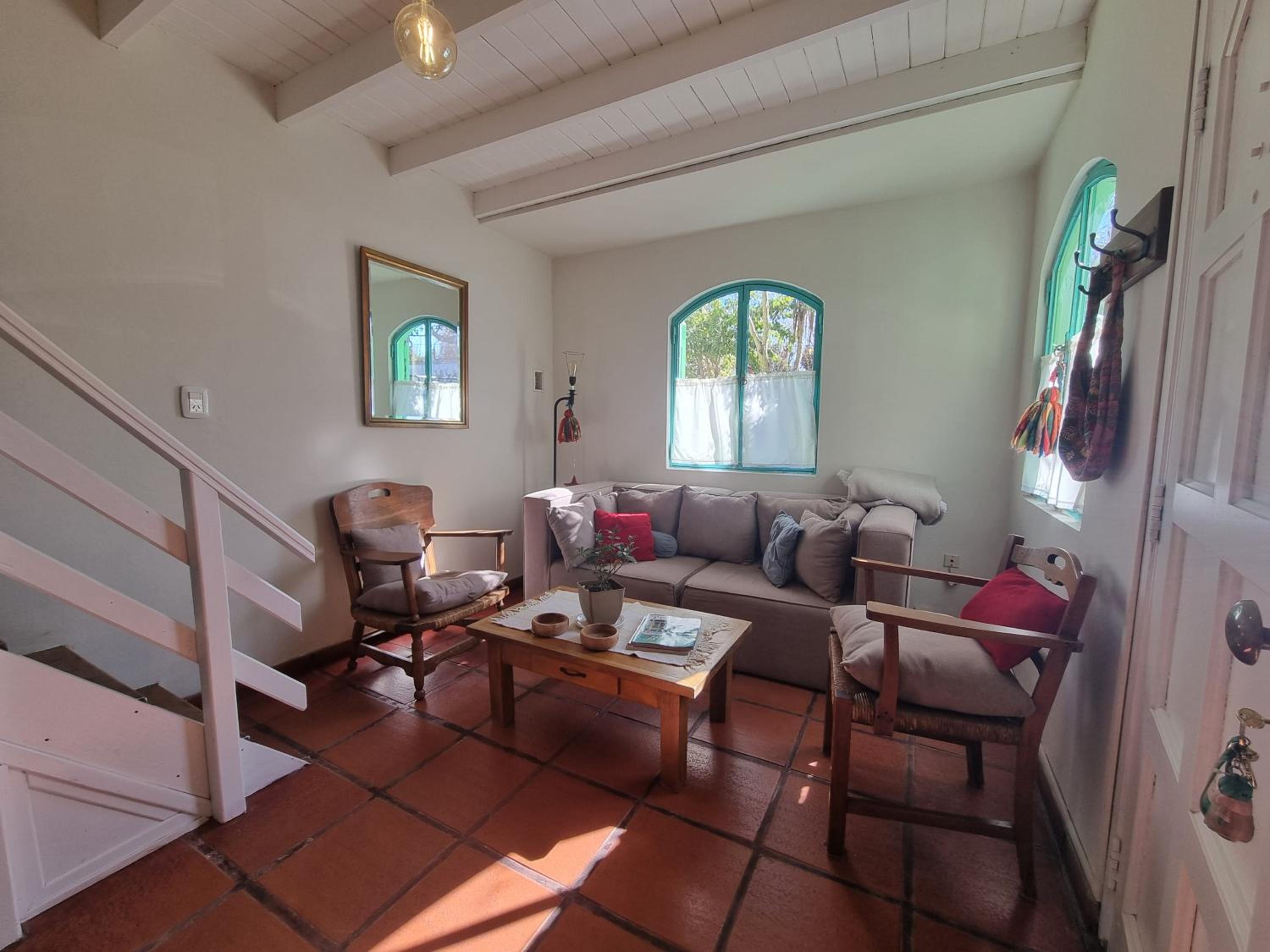 CASA MAIPÚ, acogedora y cerca de la Laguna, con pileta