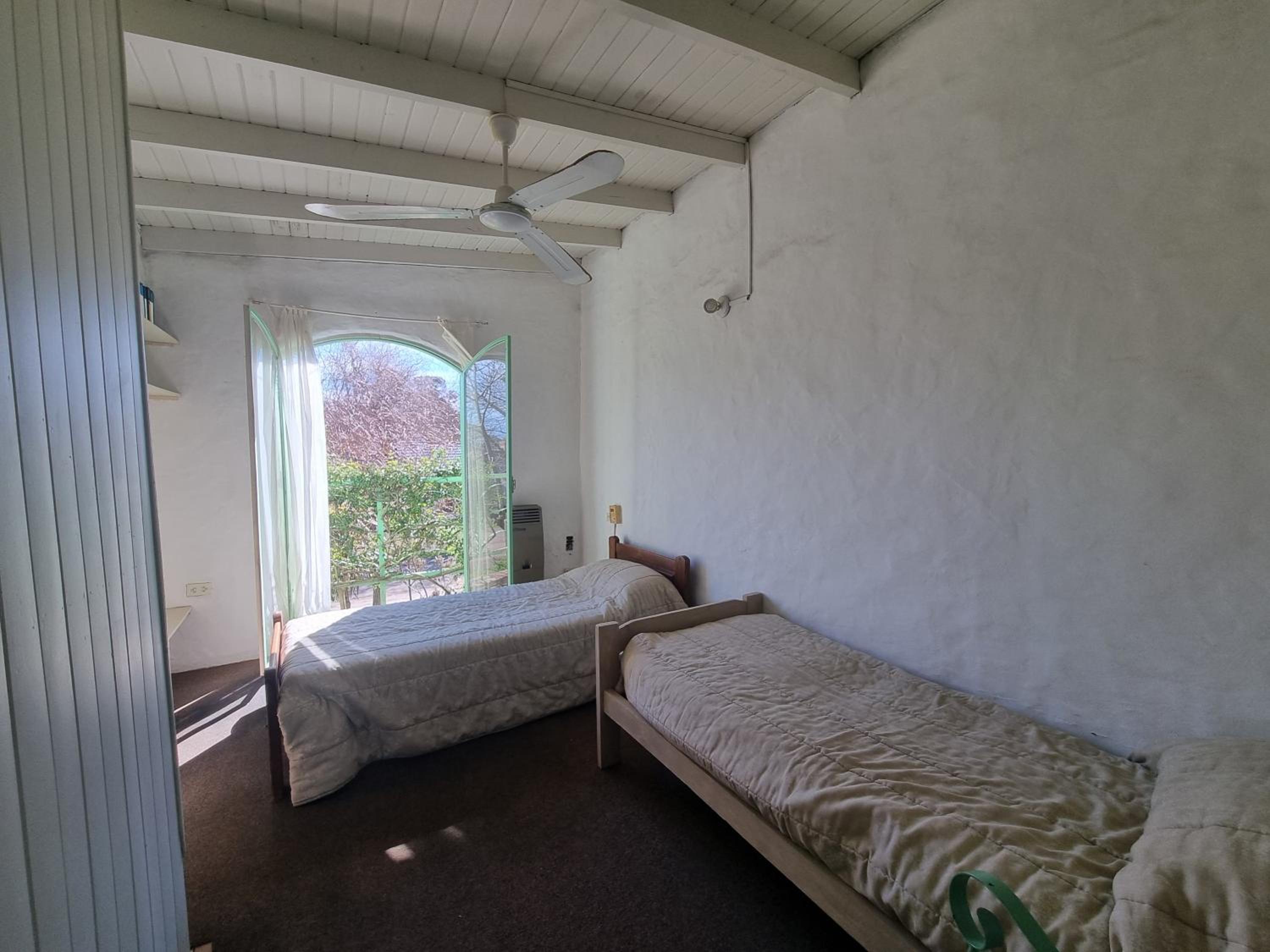 CASA MAIPÚ, acogedora y cerca de la Laguna, con pileta