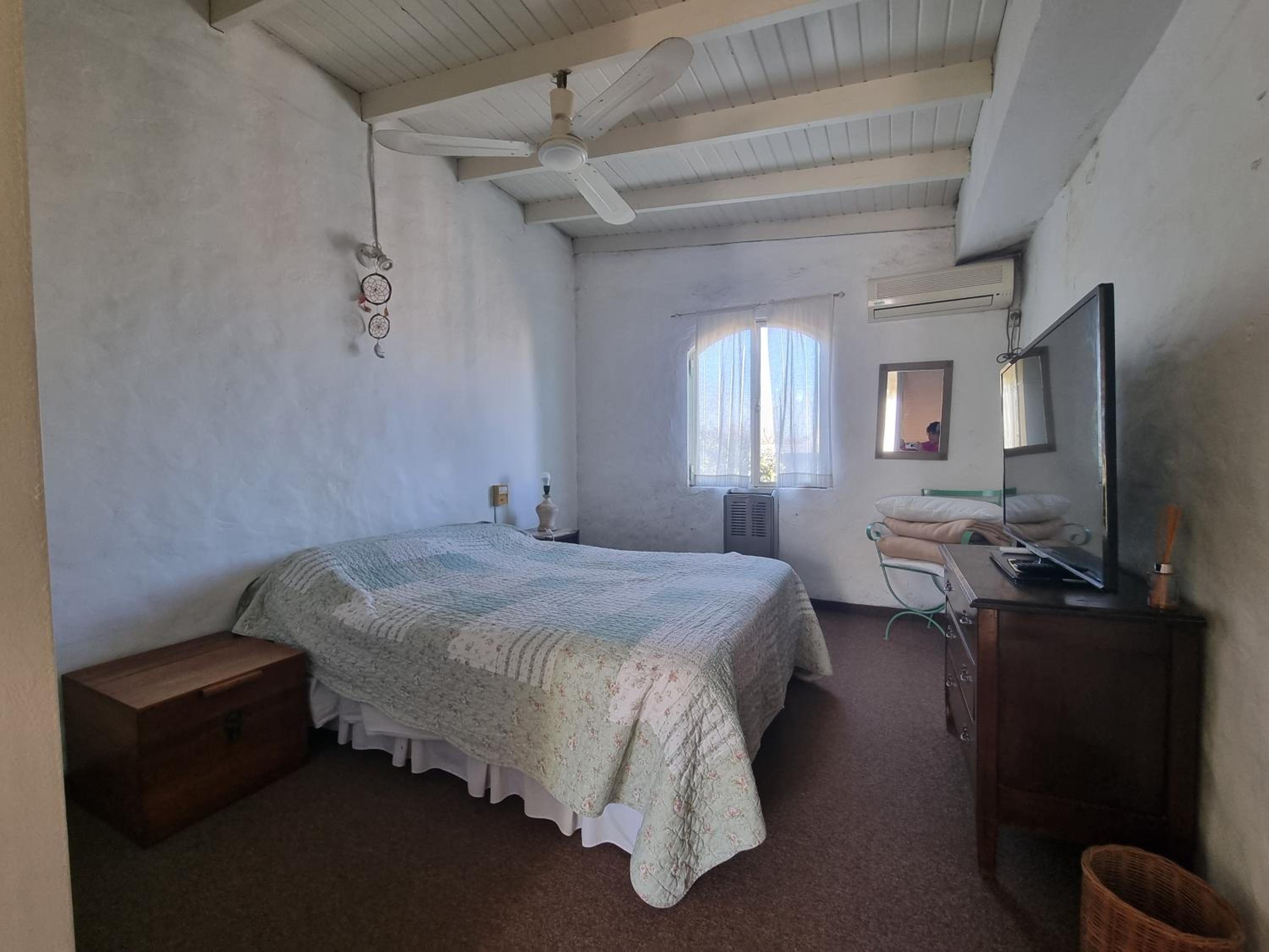CASA MAIPÚ, acogedora y cerca de la Laguna, con pileta
