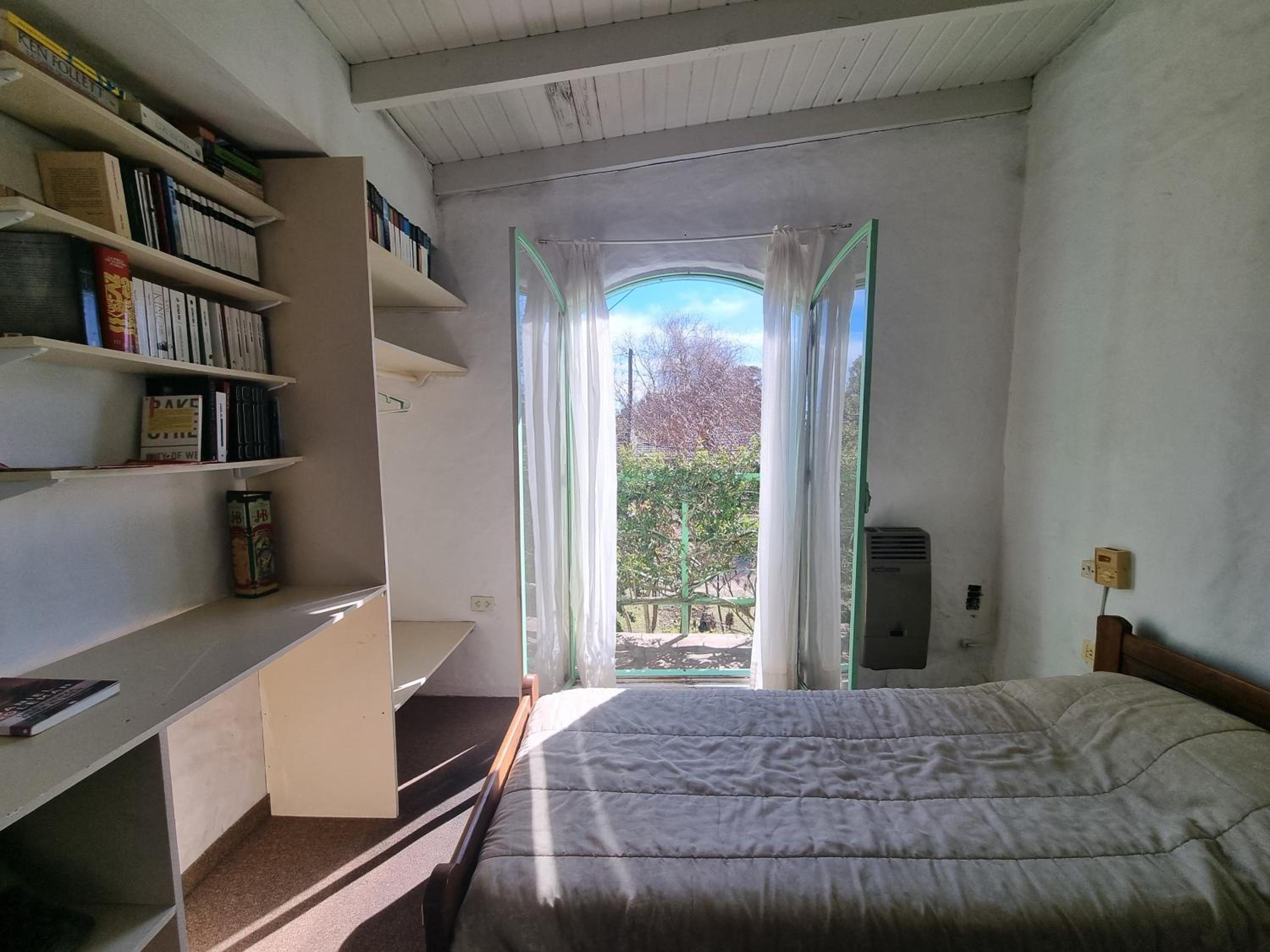 CASA MAIPÚ, acogedora y cerca de la Laguna, con pileta