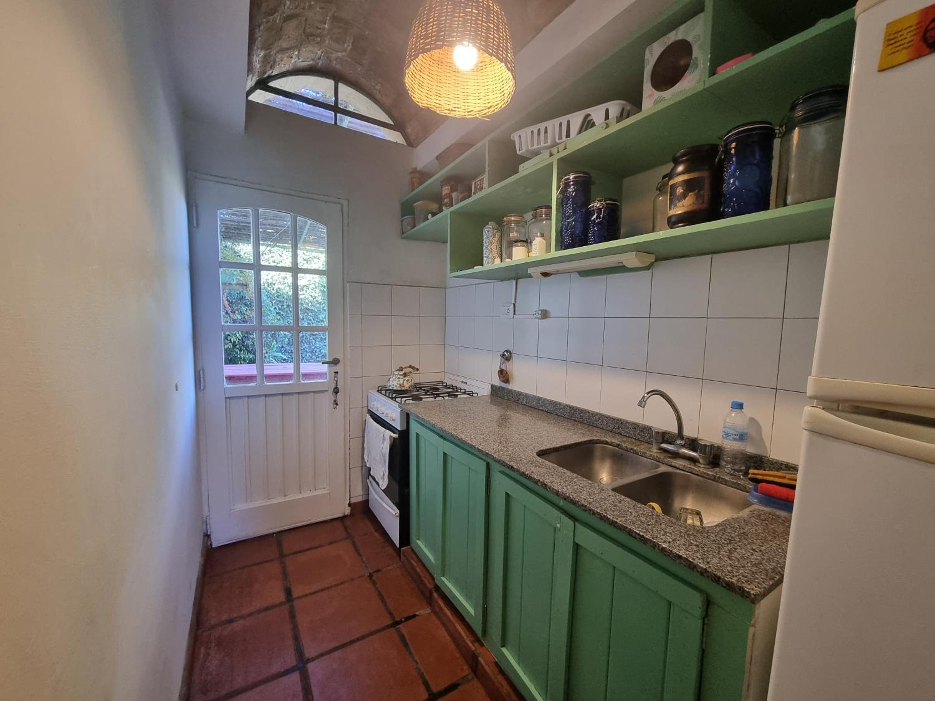 CASA MAIPÚ, acogedora y cerca de la Laguna, con pileta