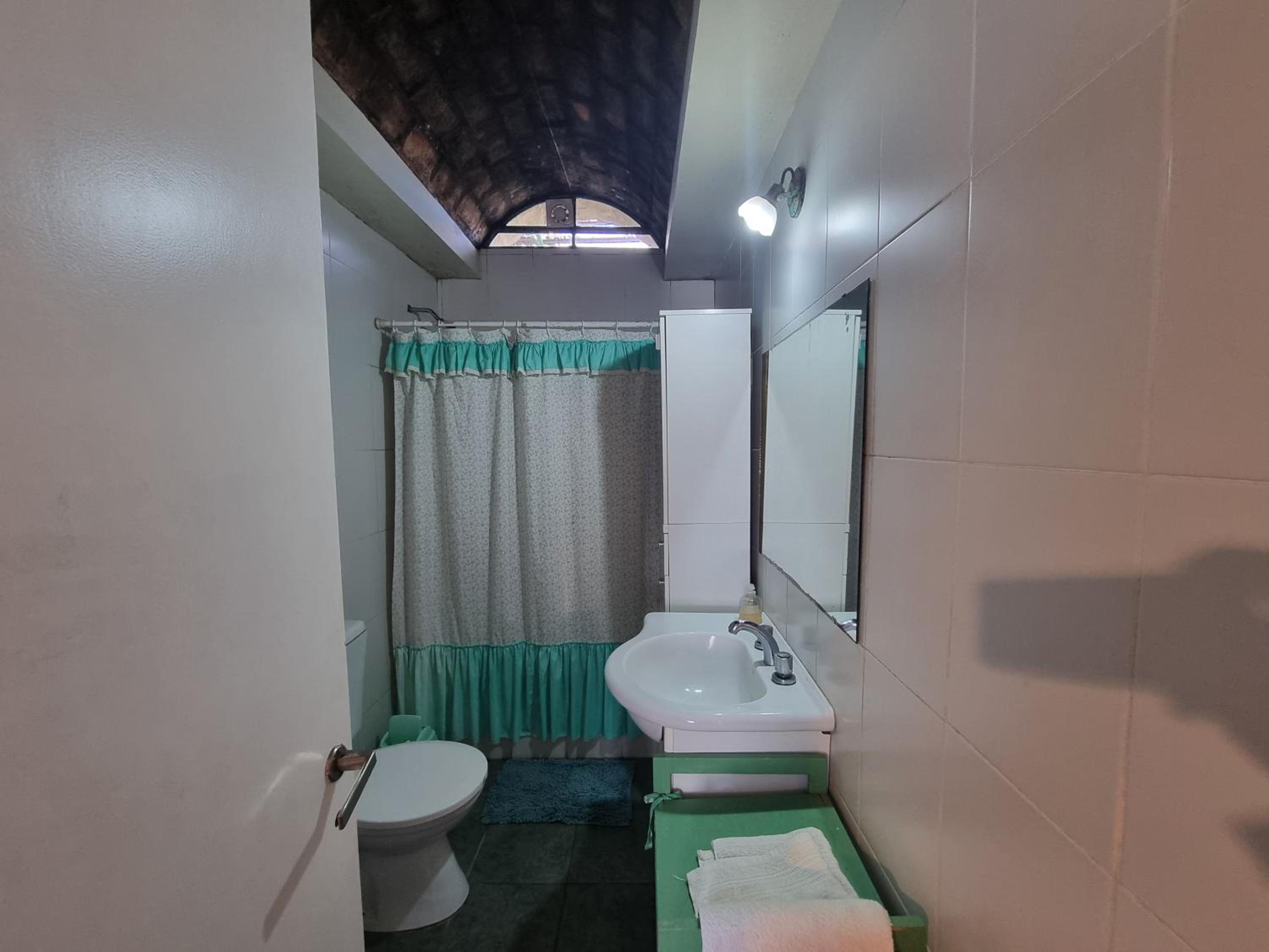 CASA MAIPÚ, acogedora y cerca de la Laguna, con pileta
