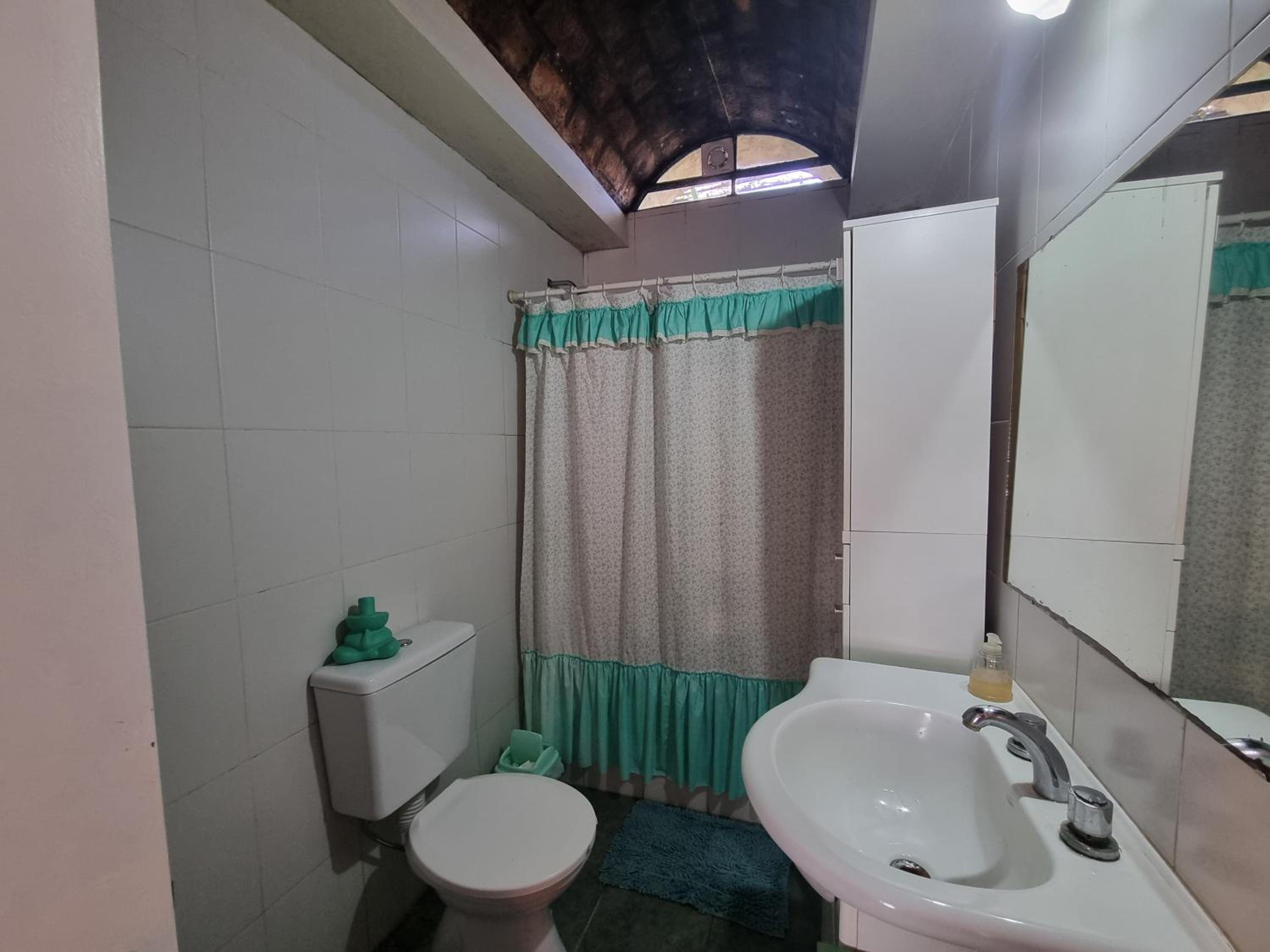 CASA MAIPÚ, acogedora y cerca de la Laguna, con pileta