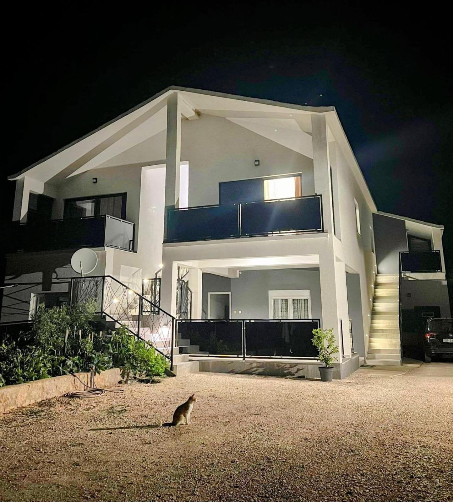 Hotel Apartmani Karla Paklenica - Image 1