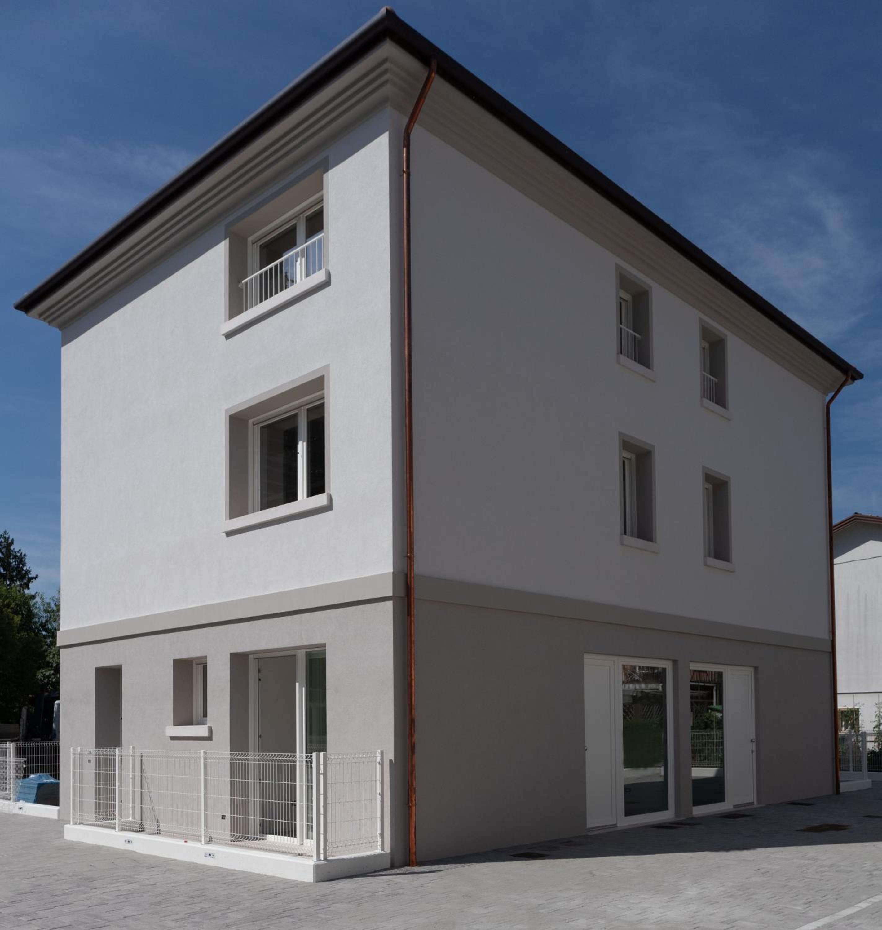Riviera Venice Apartments view 2