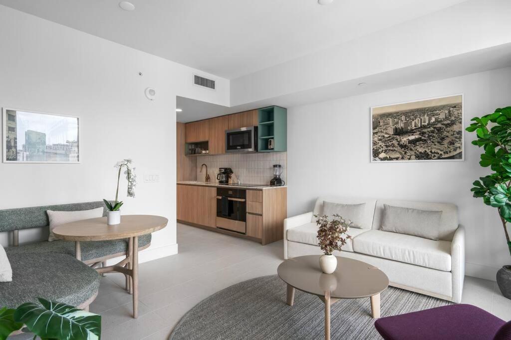New Luxury Apartment at Downtown Miami