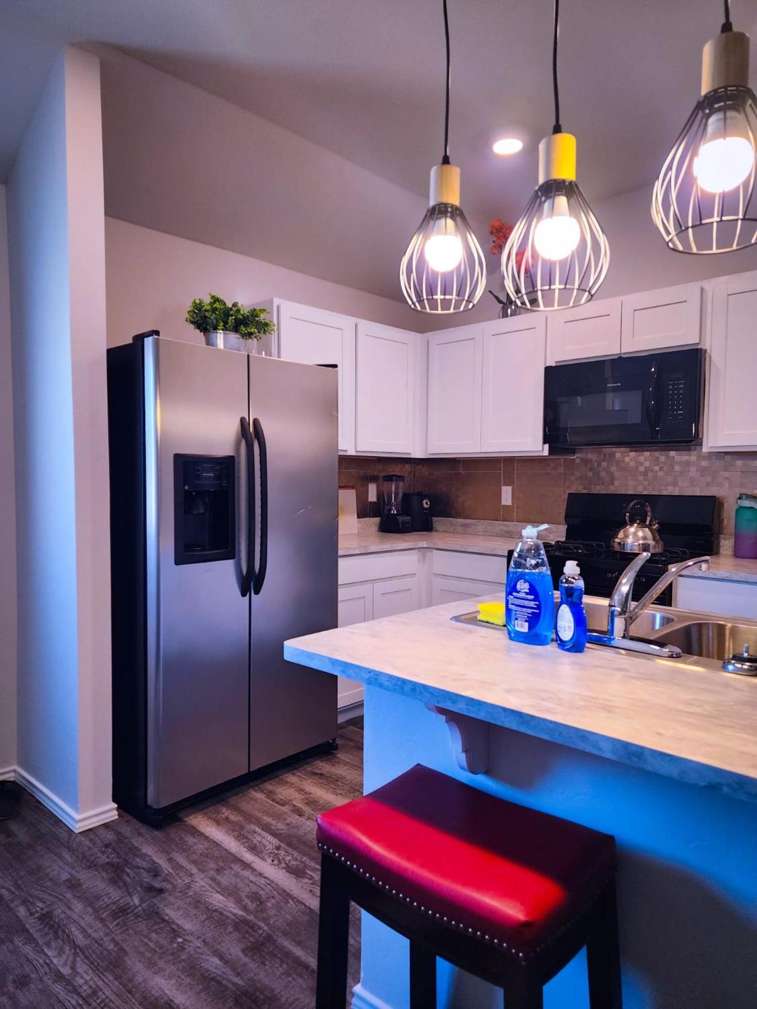 Cozy Room In Modern & Serene Home near Hospitals & Attractions view 3