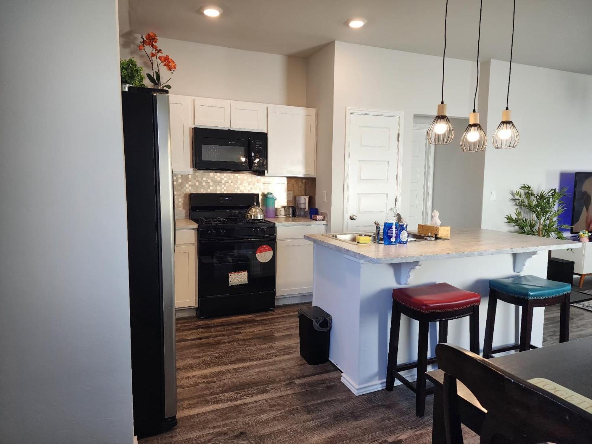 Cozy Room In Modern & Serene Home near Hospitals & Attractions view 4