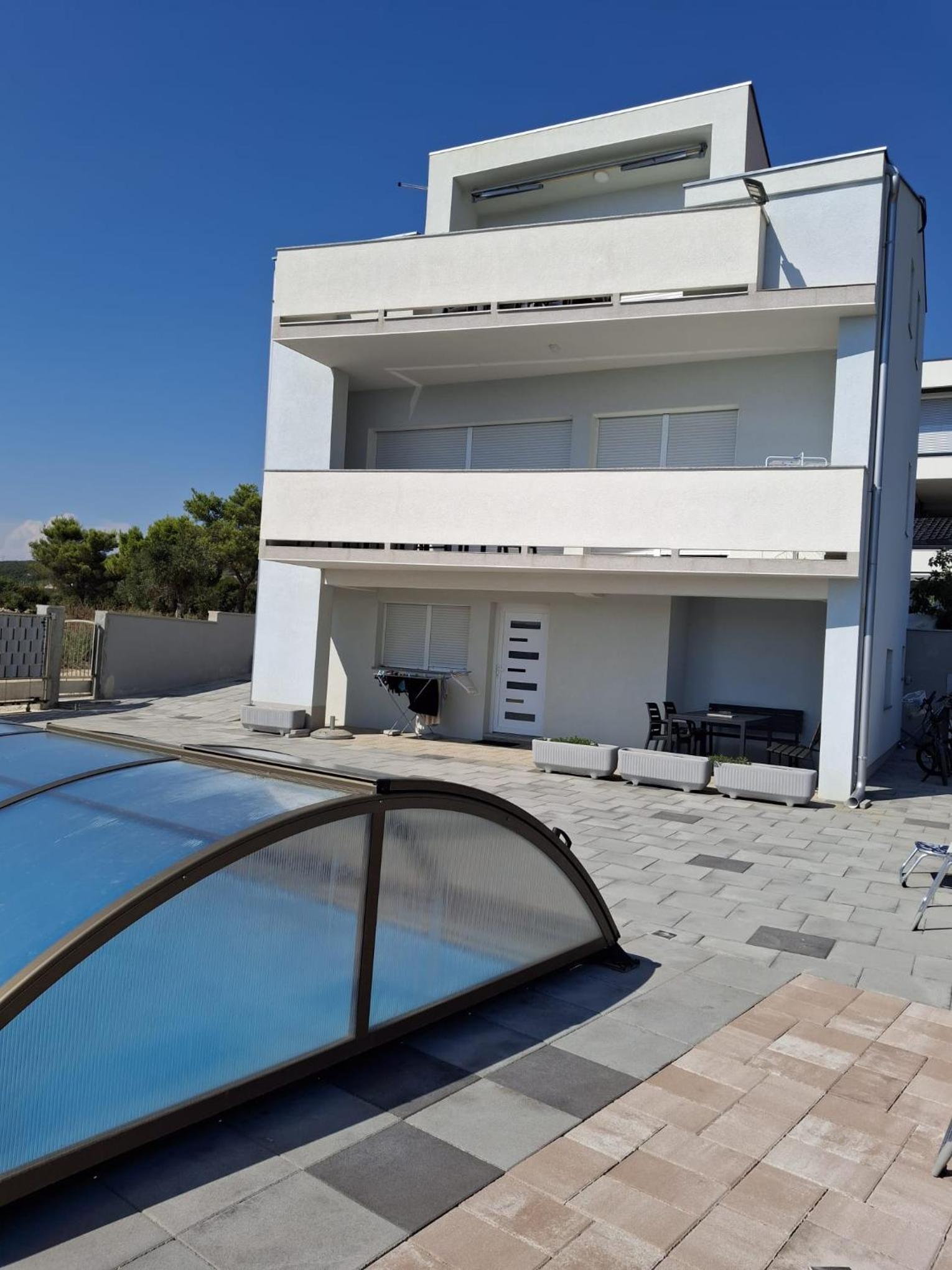 Villa DJ