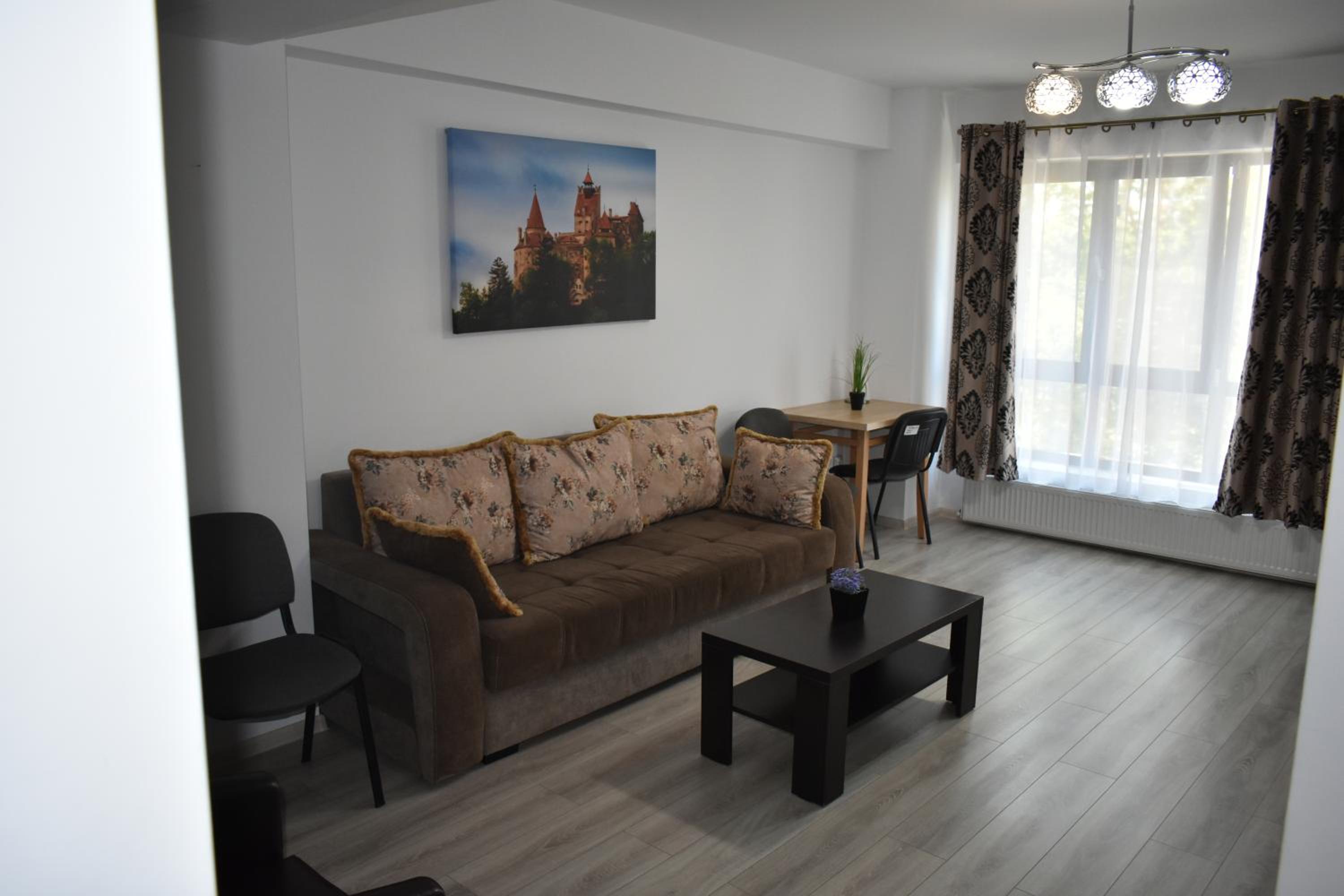 The Cozy apartment in the heart of Iasi view 4