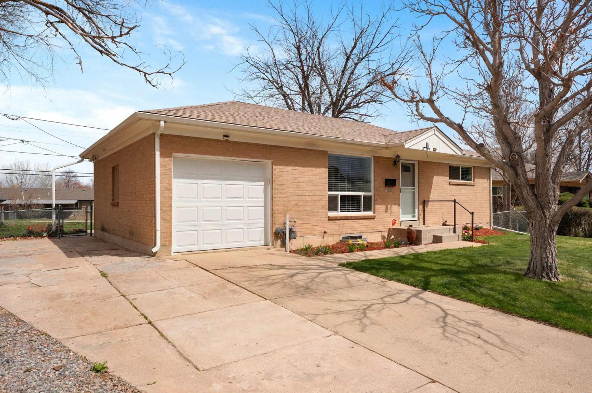 Cozy Getaway Retreat - 4BR - Northglenn view 2