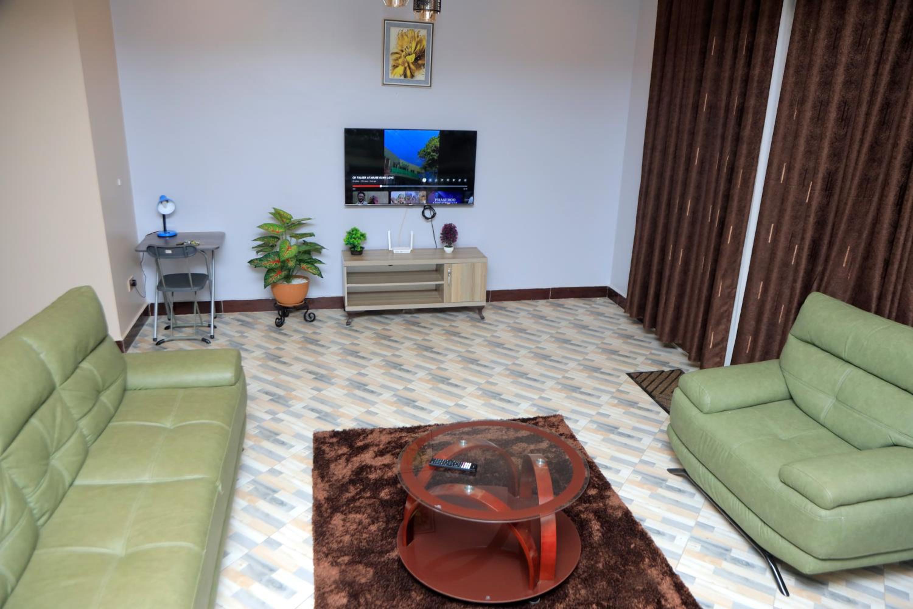 Daisy's Apartments view 2