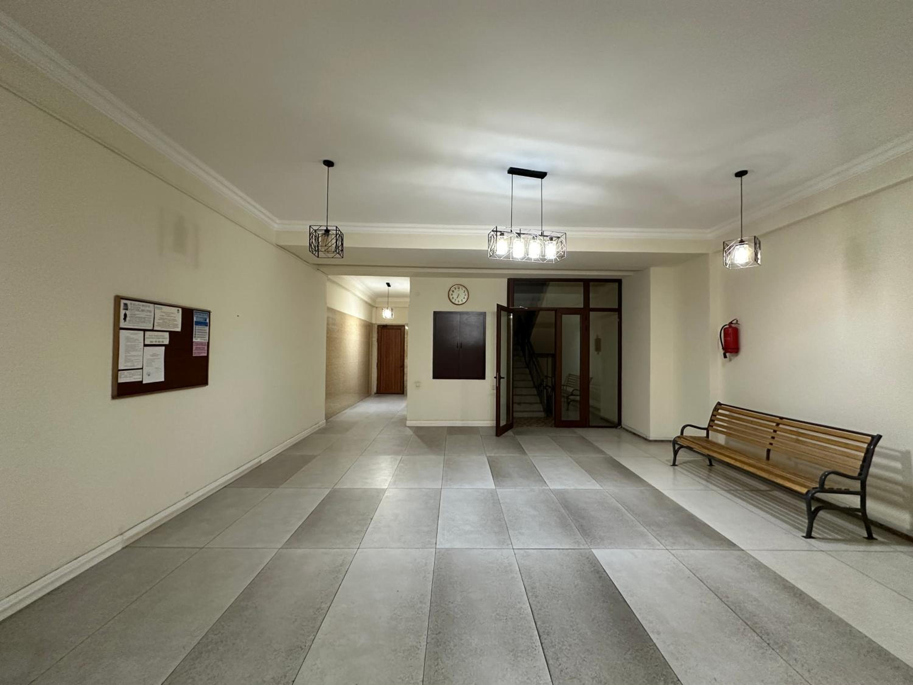 Aram street, 2 bedrooms Beautiful and Sunny apartment DI8210