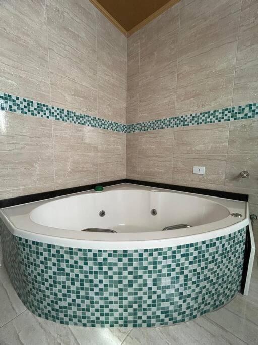 Casa grande em Chácara Mandirituba