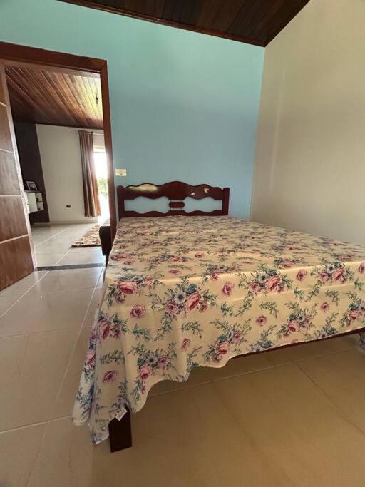 Casa grande em Chácara Mandirituba