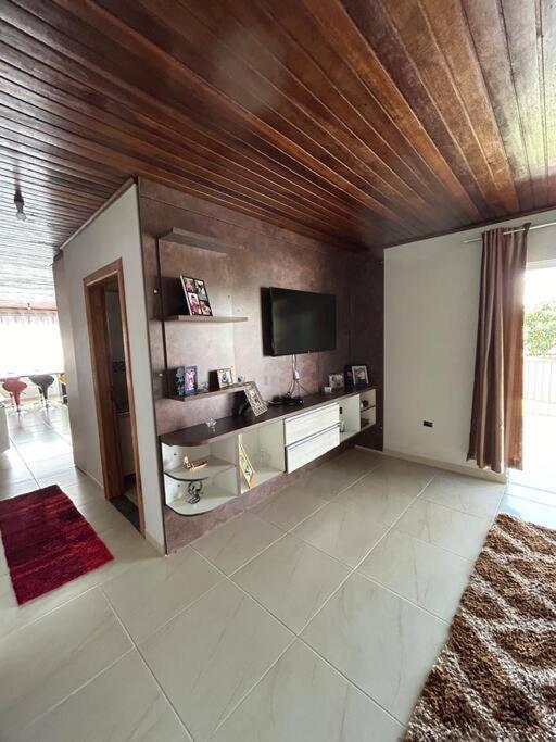 Casa grande em Chácara Mandirituba