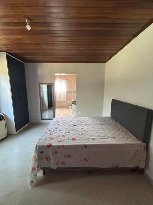 Casa grande em Chácara Mandirituba