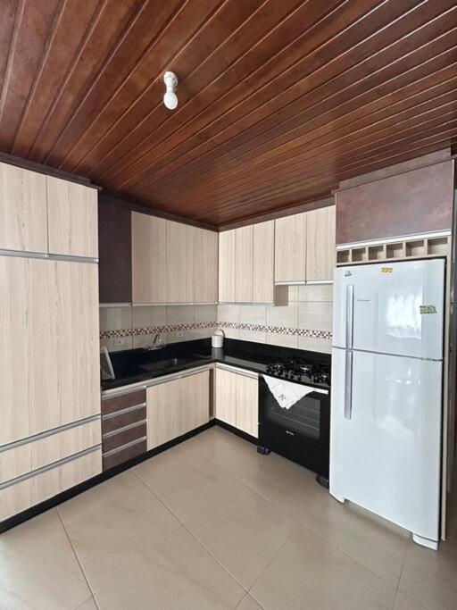 Casa grande em Chácara Mandirituba
